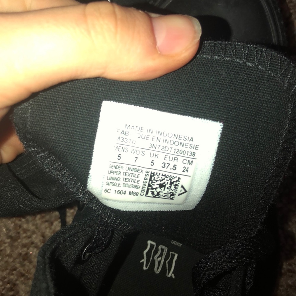 All Black Converse ( shoebox included) - Picture 2 of 2